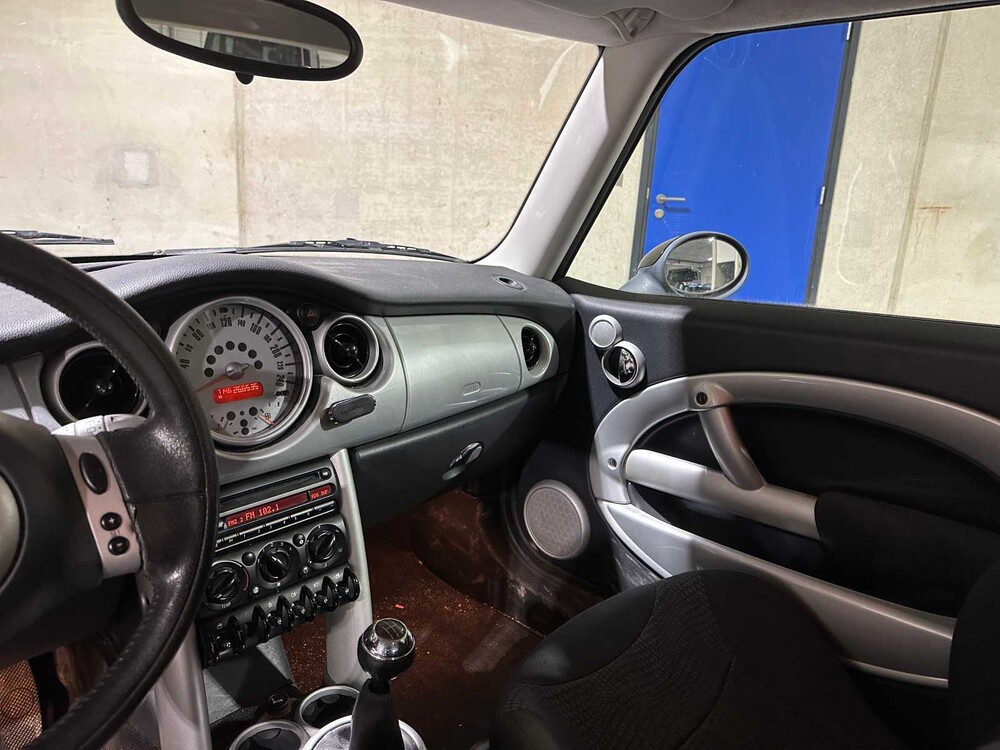 Mini 1.6 Cooper Pepper 116pk 2003, 68-LV-NN