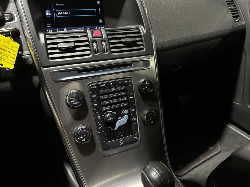 Volvo XC60 2.0 D4 5-Cilinder Momentum 163pk 2012, KT-999-X