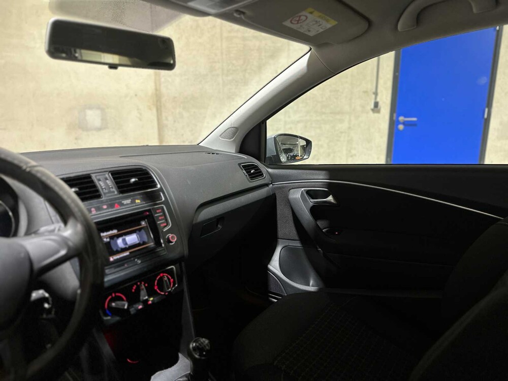 Volkswagen Polo 1.2 TSI Comfortline 90pk 2016, J-776-VR