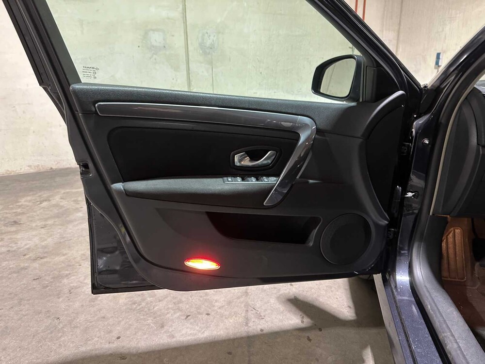 Renault Laguna Estate 2.0 Dynamique 140pk 2010, 36-NKG-6