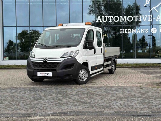 Passenger cars and commercial vehicles in Tiel