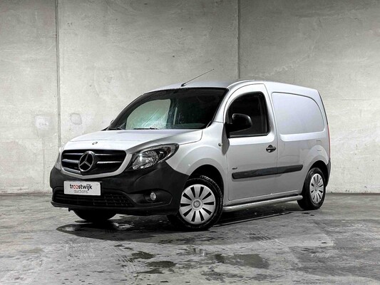 Passenger cars and commercial vehicles in Tiel
