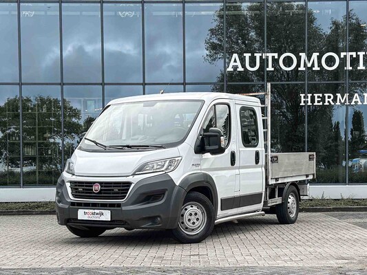 Passenger cars and commercial vehicles in Tiel