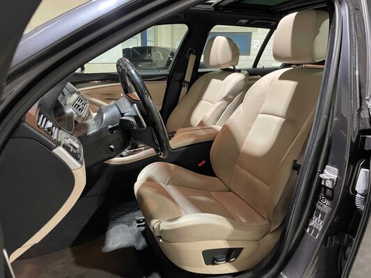 BMW 530d Touring Upgrade Edition 258pk 2013 5-serie, 60-ZLD-1