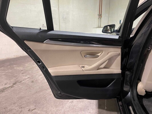 BMW 530d Touring Upgrade Edition 258pk 2013 5-serie, 60-ZLD-1