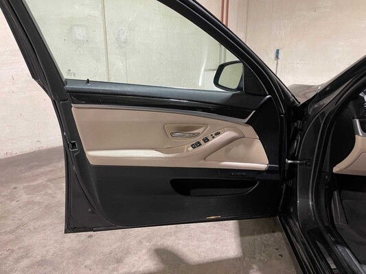 BMW 530d Touring Upgrade Edition 258pk 2013 5-serie, 60-ZLD-1