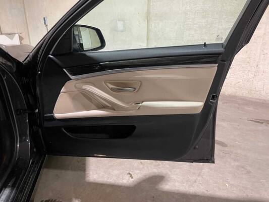 BMW 530d Touring Upgrade Edition 258pk 2013 5-serie, 60-ZLD-1
