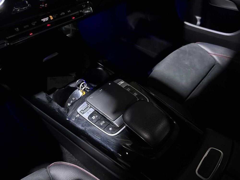 Mercedes-Benz A180 Limousine Premium Plus 136pk 2020, R-276-VV