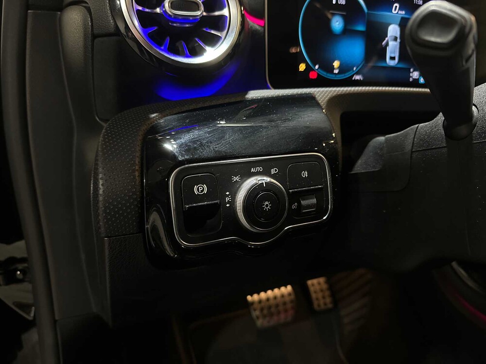 Mercedes-Benz A180 Limousine Premium Plus 136pk 2020, R-276-VV