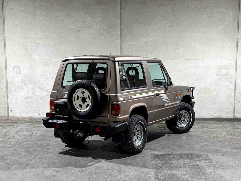 Mitsubishi Pajero 2.5 Ladeluftkühler Turbo 95PS 1990