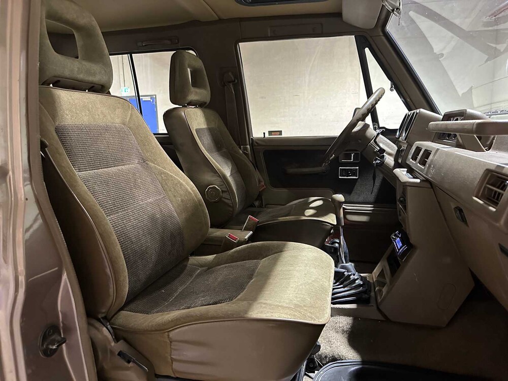 Mitsubishi Pajero 2.5 Ladeluftkühler Turbo 95PS 1990