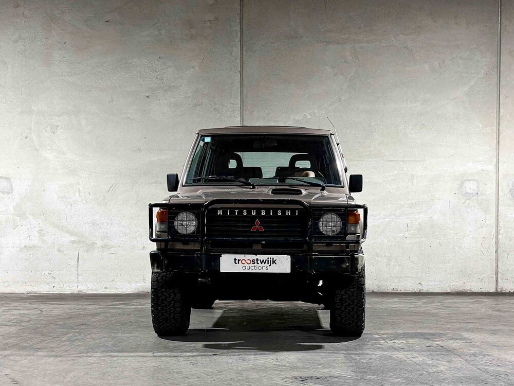 Mitsubishi Pajero 2.5 Ladeluftkühler Turbo 95PS 1990