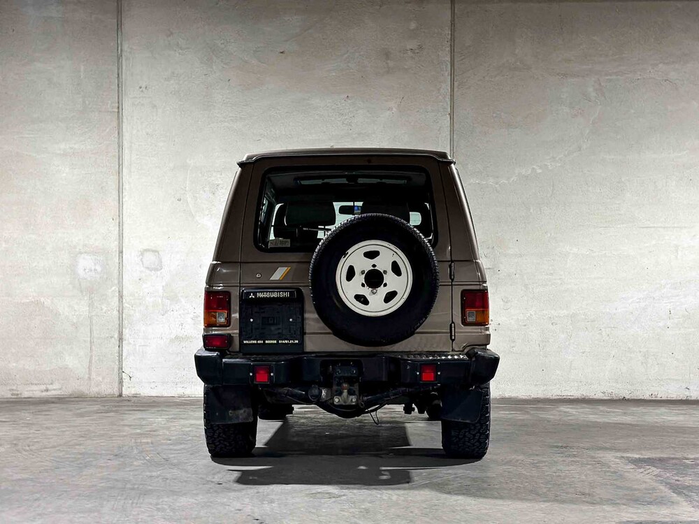 Mitsubishi Pajero 2.5 Ladeluftkühler Turbo 95PS 1990