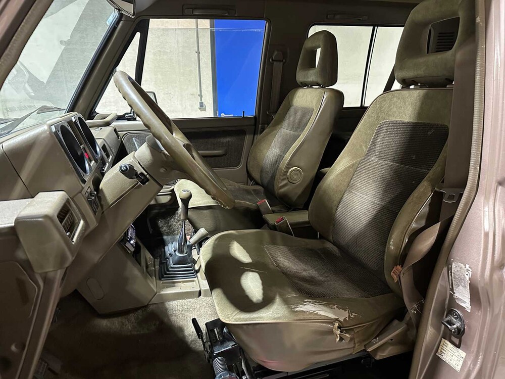 Mitsubishi Pajero 2.5 Ladeluftkühler Turbo 95PS 1990