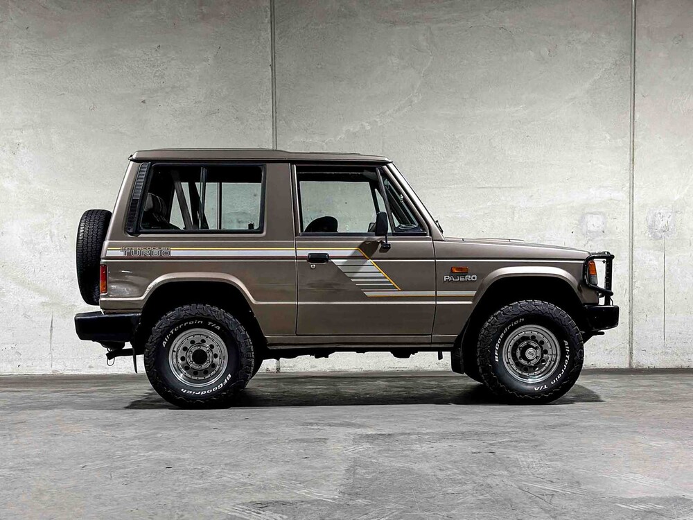 Mitsubishi Pajero 2.5 Ladeluftkühler Turbo 95PS 1990