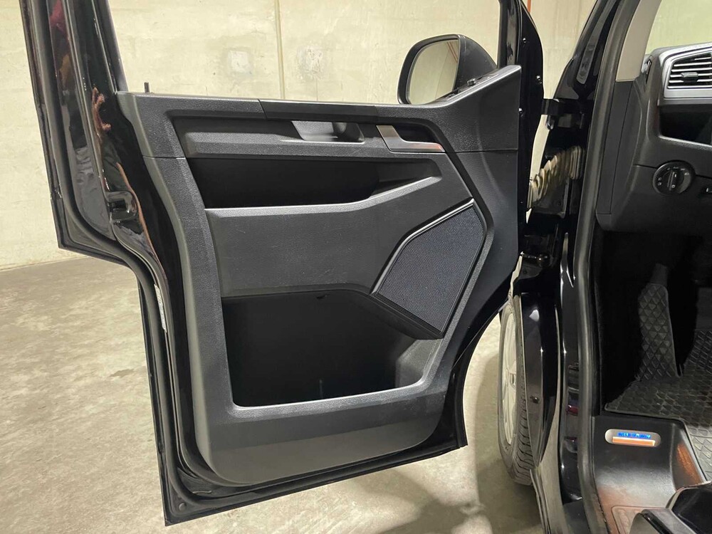 Volkswagen Transporter Multivan 2.0 TDI Comfortline (Automatic) 150hp 2017, HKV-88-H