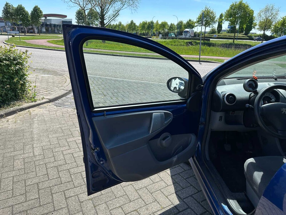 Peugeot 107 1.0-12V XR 68PS 2006, 1-SVR-93