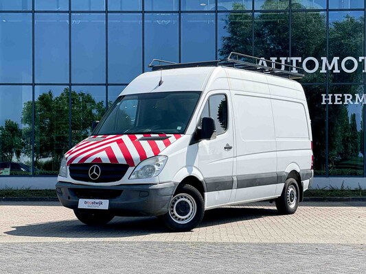Passenger cars and commercial vehicles in Tiel