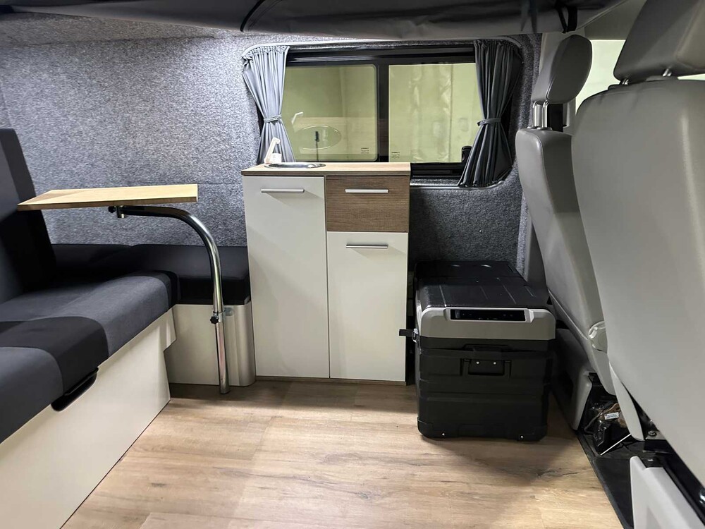 Volkswagen Transporter 2.0 TDI T800 L1H1 7J0 T5 Camper 114hp 2012 84kW, VJ-075-H