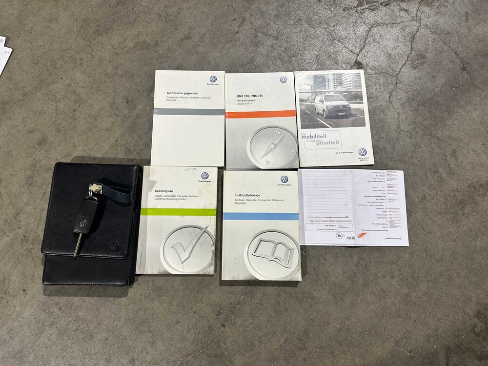 Volkswagen Transporter 2.0 TDI T800 L1H1 7J0 T5 Camper 114hp 2012 84kW, VJ-075-H