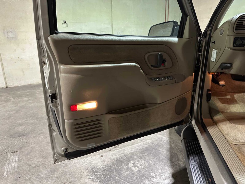 Chevrolet Suburban 1999, 95-JX-NT