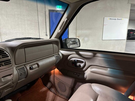 1999 Chevrolet Suburban, 95-JX-NT