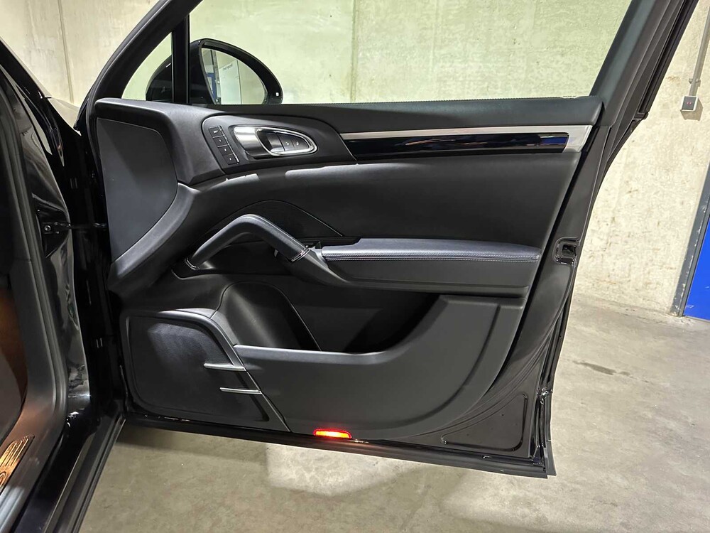 Porsche Cayenne S E-Hybrid 3.0 V6 (Sport Chrono) Plug-In Hybrid 416pk 2015, HD-942-B