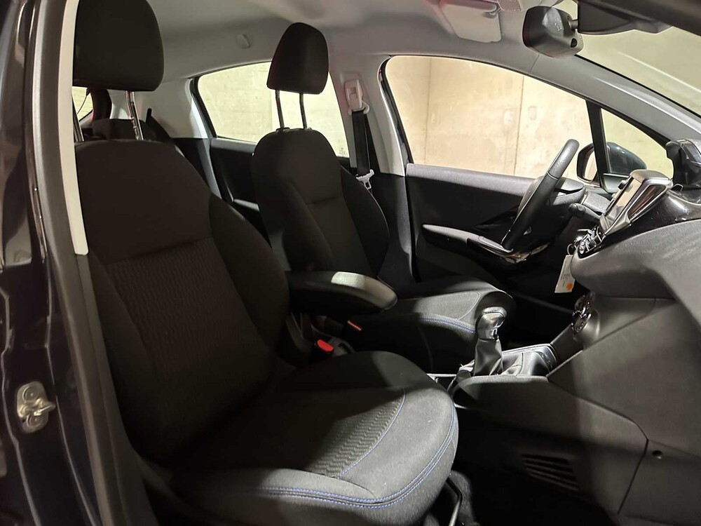 Peugeot 208 1.2 PureTech Signature 83pk 2019, XR-330-V