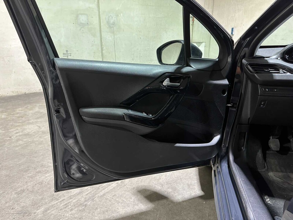 Peugeot 208 1.2 PureTech Signature 83pk 2019, XR-330-V