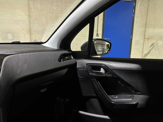 Peugeot 208 1.2 PureTech Signature 83pk 2019, XR-330-V