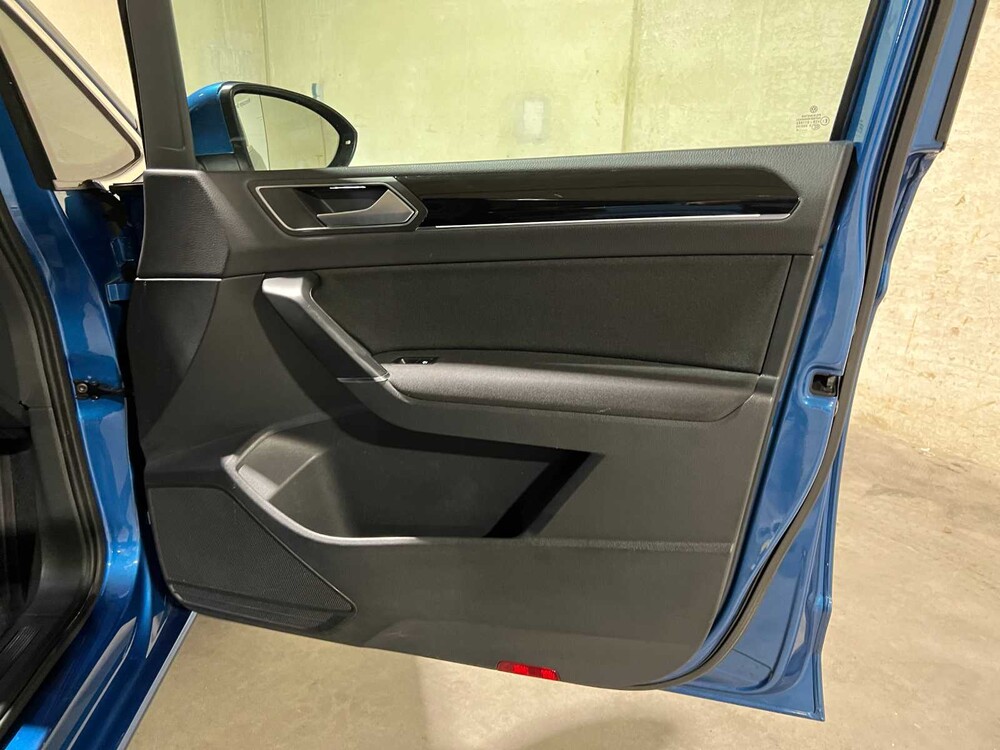 Volkswagen Touran 1.4 TSI Connected Series -Automaat- 150pk 2016, JS-249-R