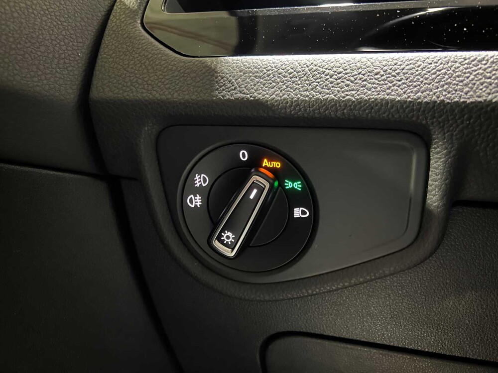 Volkswagen Touran 1.4 TSI Connected Series -Automaat- 150pk 2016, JS-249-R