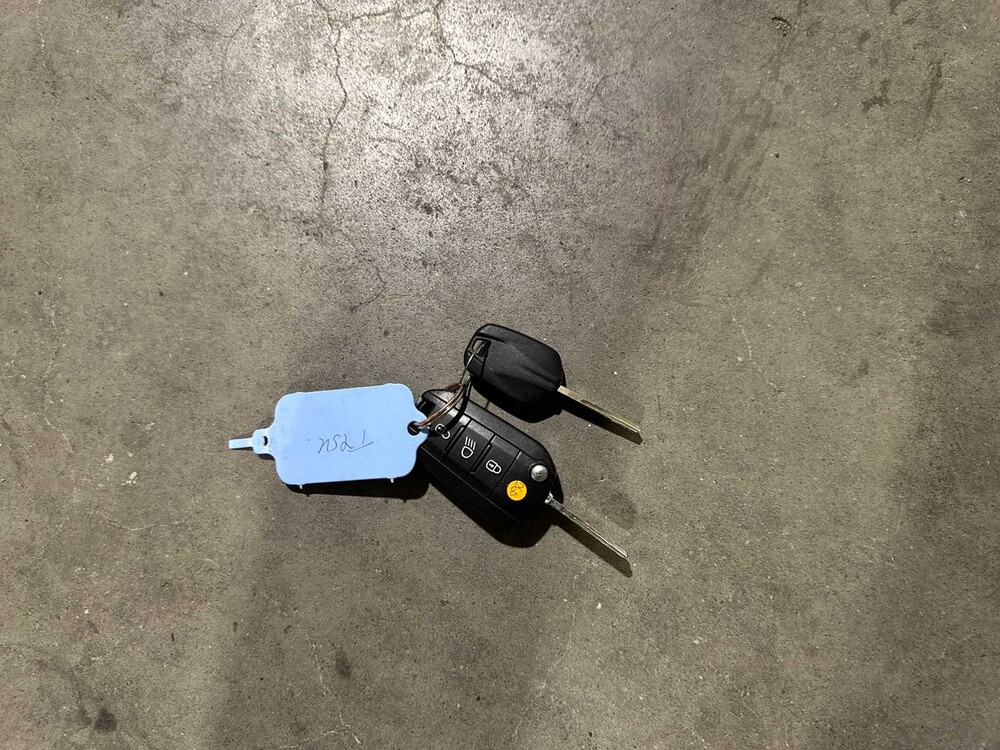 Peugeot 2008 1.2 PureTech Urban Cross 82pk 2016, R-164-VR