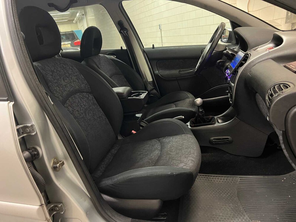 Peugeot 206 SW 1.6-16V Quiksilver 109pk 2005 (Origineel-NL), 29-RF-VB