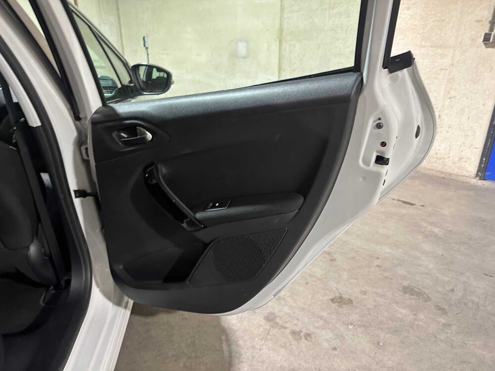 Peugeot 208 1.6 BlueHDi Blue Lease Premium 99pk 2015, HS-789-P