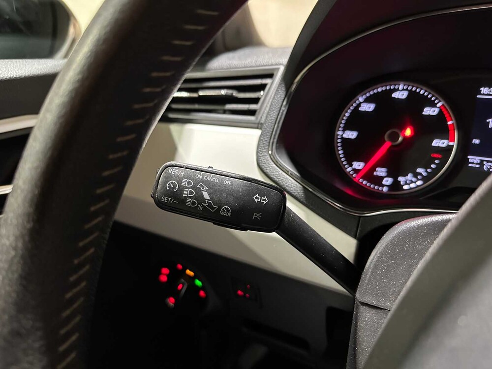 SEAT Arona 1.6 TDI Xcellence Business Intense 95pk 2018, SK-696-G