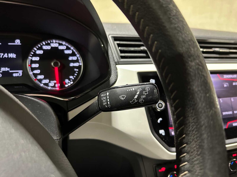 SEAT Arona 1.6 TDI Xcellence Business Intense 95pk 2018, SK-696-G