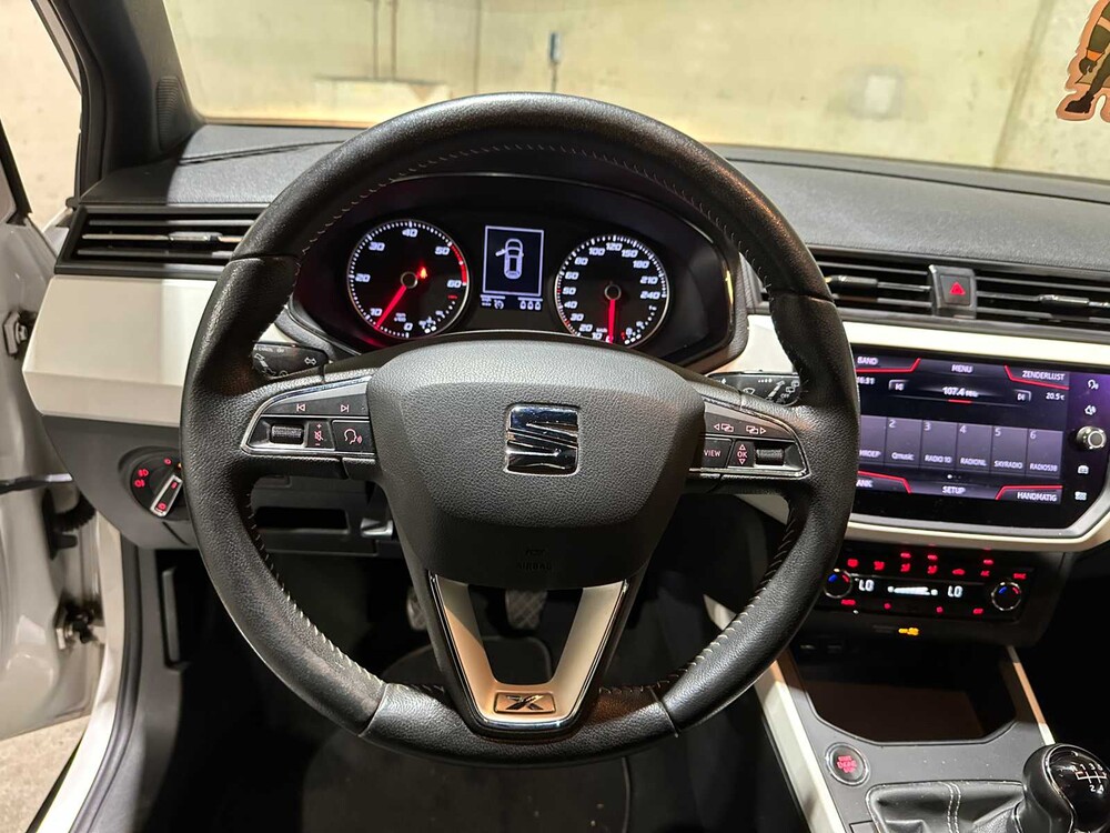 SEAT Arona 1.6 TDI Xcellence Business Intense 95pk 2018, SK-696-G