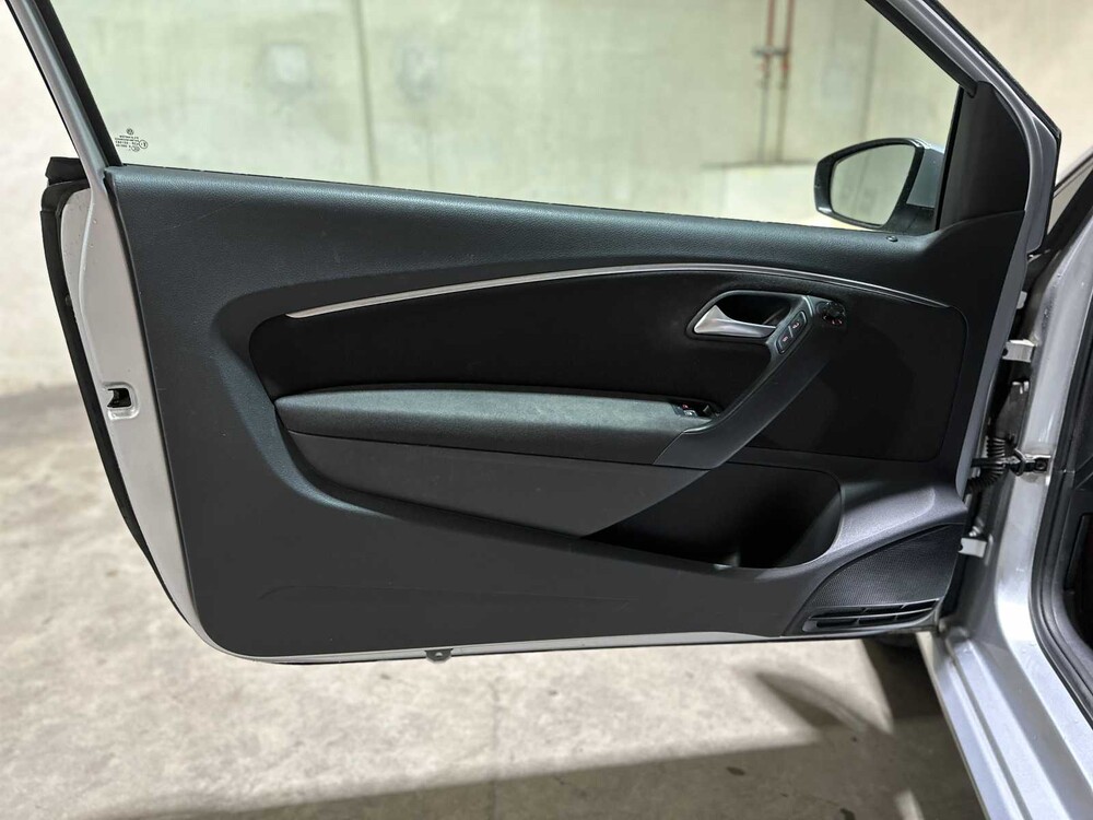 Volkswagen Polo 1.2 TSI Comfortline 90pk 2016, J-776-VR