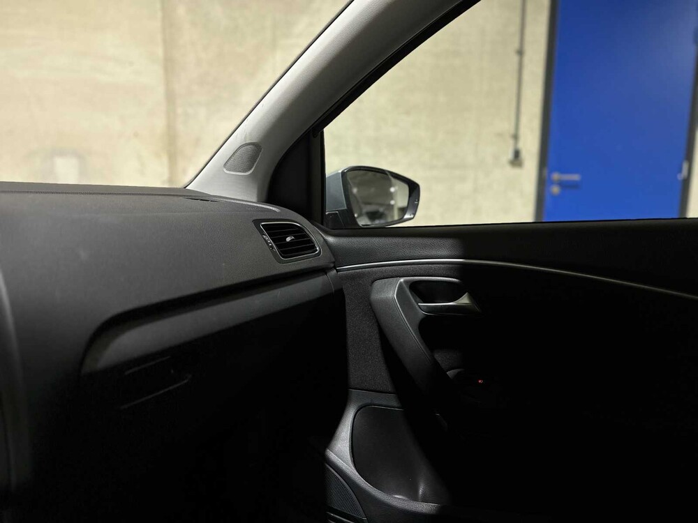 Volkswagen Polo 1.2 TSI Comfortline 90pk 2016, J-776-VR