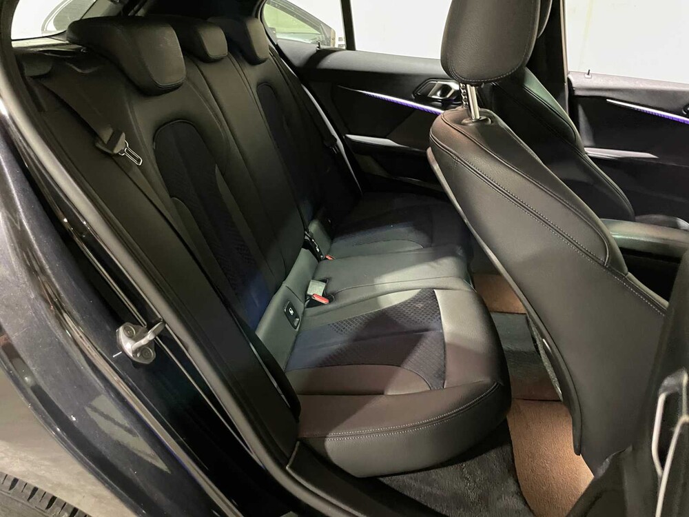 BMW M135i xDrive High Executive 306pk 2020 1-Serie F40, P-072-PH