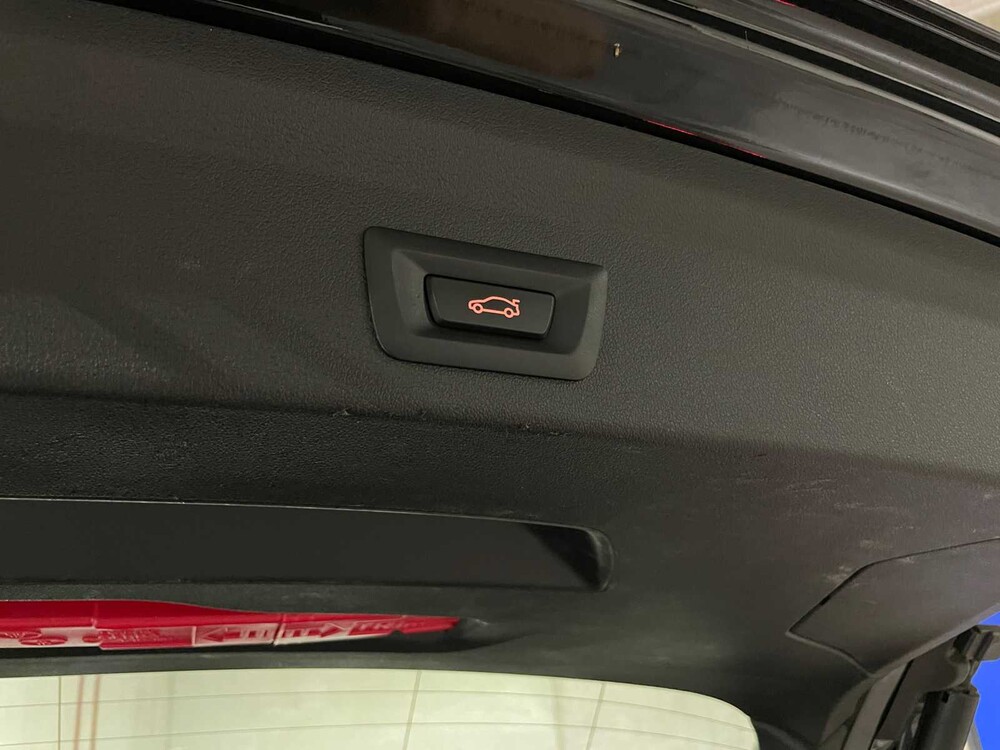 BMW M135i xDrive High Executive 306pk 2020 1-Serie F40, P-072-PH