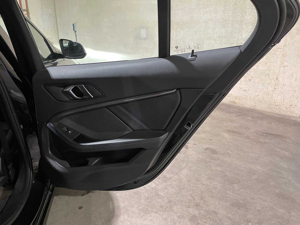 BMW M135i xDrive High Executive 306pk 2020 1-Serie F40, P-072-PH