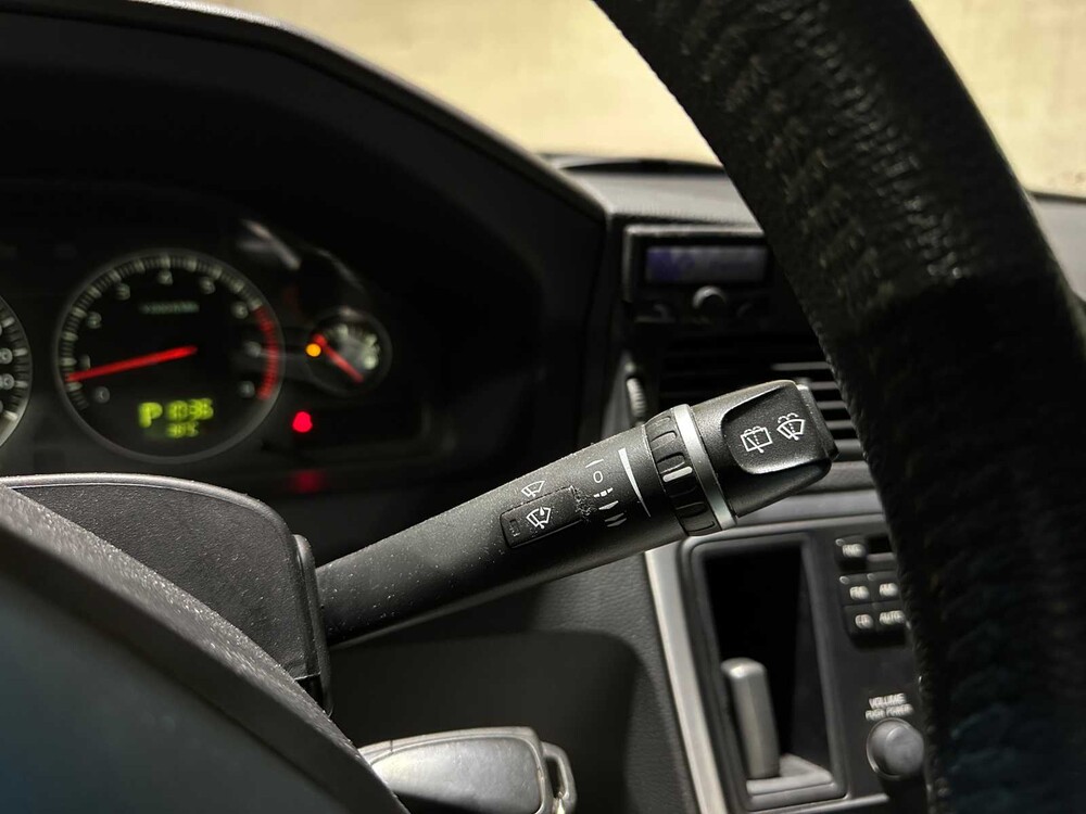 Volvo XC70 2.5 T Momentum 209pk 2006, 84-TK-VN