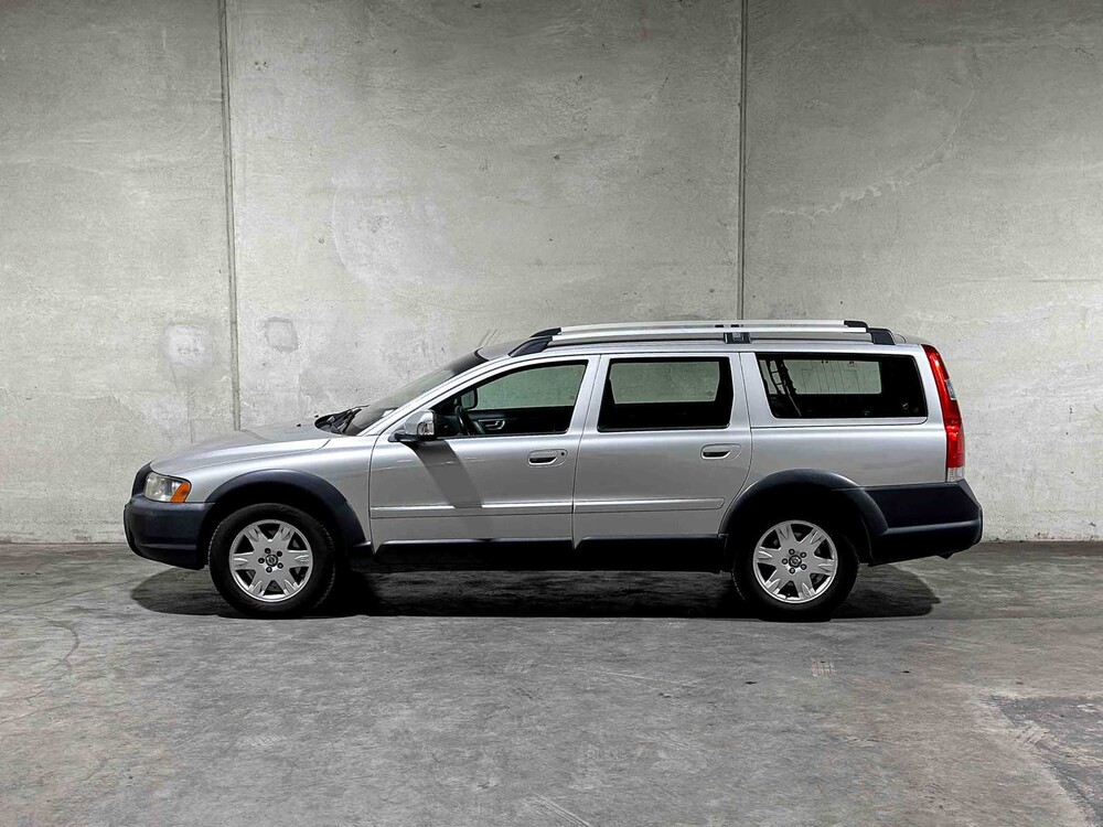 Volvo XC70 2.5 T Momentum 209pk 2006, 84-TK-VN