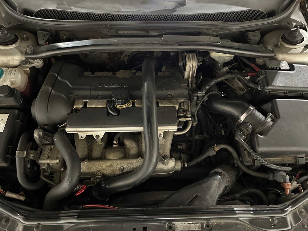 Volvo XC70 2.5 T Momentum 209pk 2006, 84-TK-VN