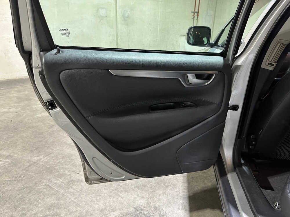 Volvo XC70 2.5 T Momentum 209pk 2006, 84-TK-VN