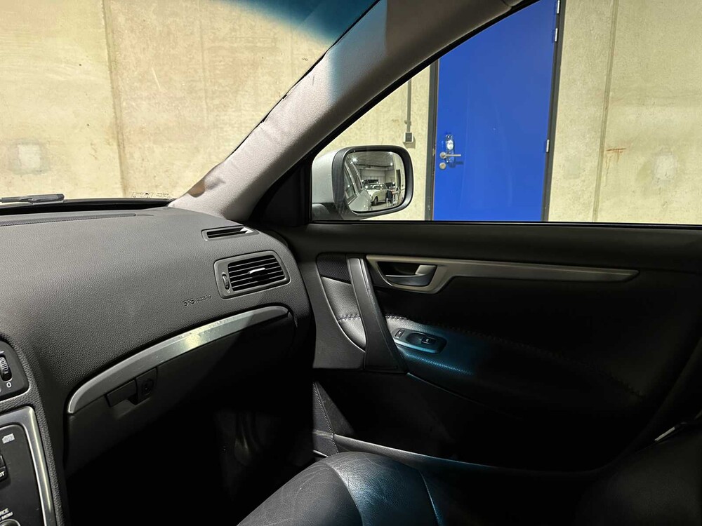 Volvo XC70 2.5 T Momentum 209pk 2006, 84-TK-VN