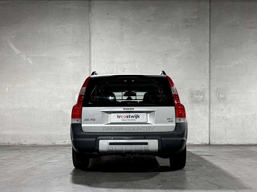 Volvo XC70 2.5 T Momentum 209pk 2006, 84-TK-VN