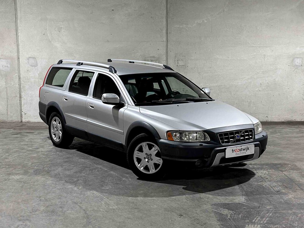Volvo XC70 2.5 T Momentum 209pk 2006, 84-TK-VN